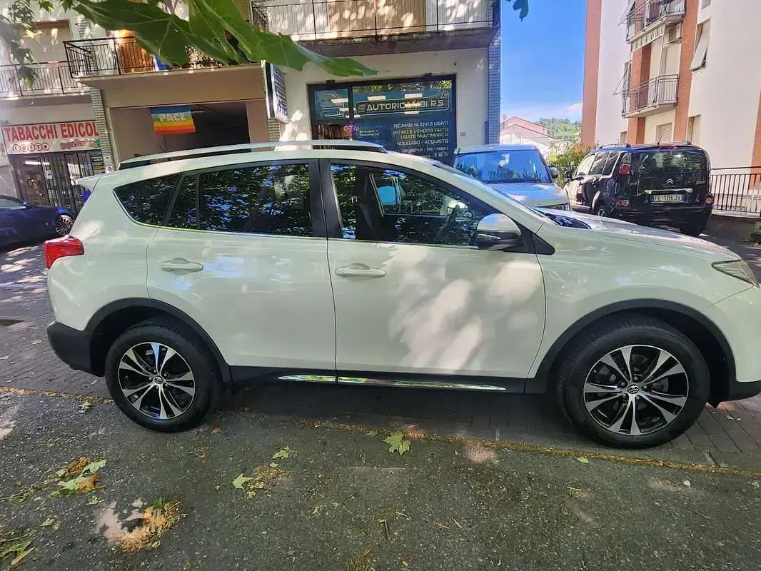 Usata Toyota RAV4 Edition 124 CV (91 kW) 2015 SUV
