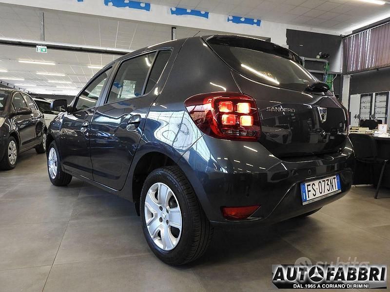 Usata Dacia Sandero Lauréate 75 CV (55 kW) 2019 Grigio Berlina