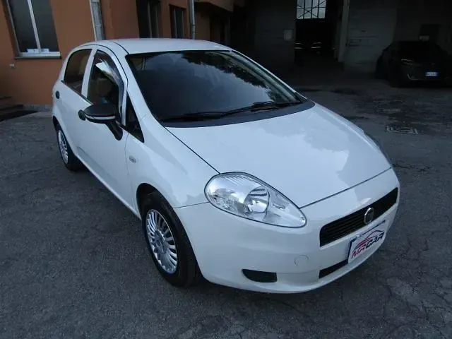 Usata Fiat Grande Punto 78 CV (57 kW) 2012 Bianco Utilitaria