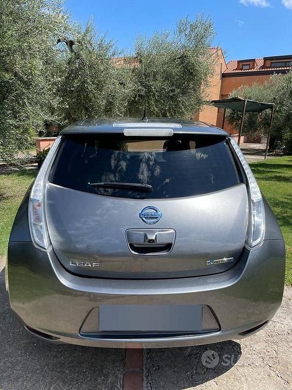 Usata Nissan Leaf 80 kW (109 CV) 2016 Grigio Utilitaria
