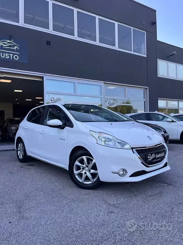 Usata Peugeot 208 82 CV (60 kW) 2014 Bianco Utilitaria