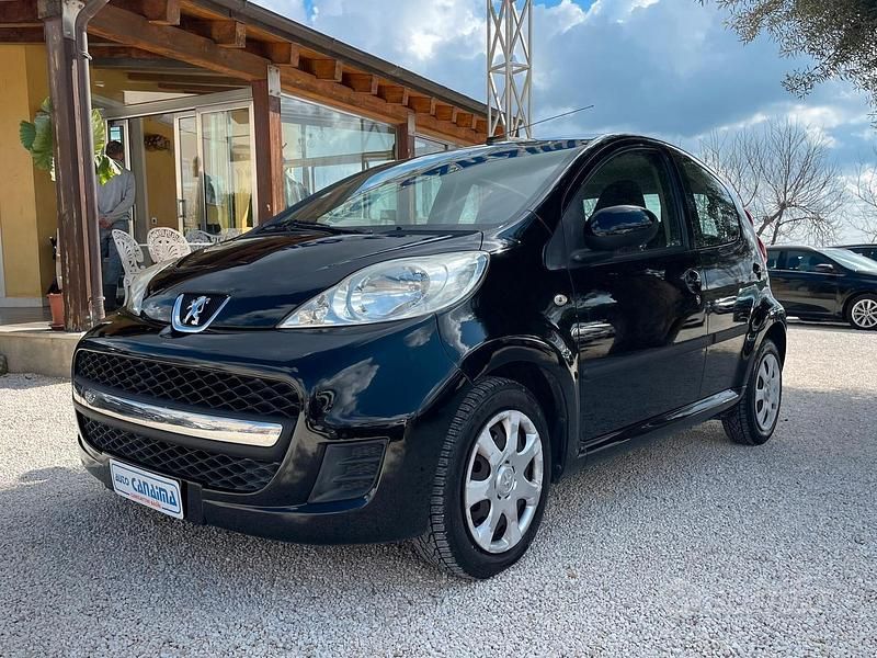 Usata Peugeot 107 68 CV (50 kW) 2010 Nero Utilitaria