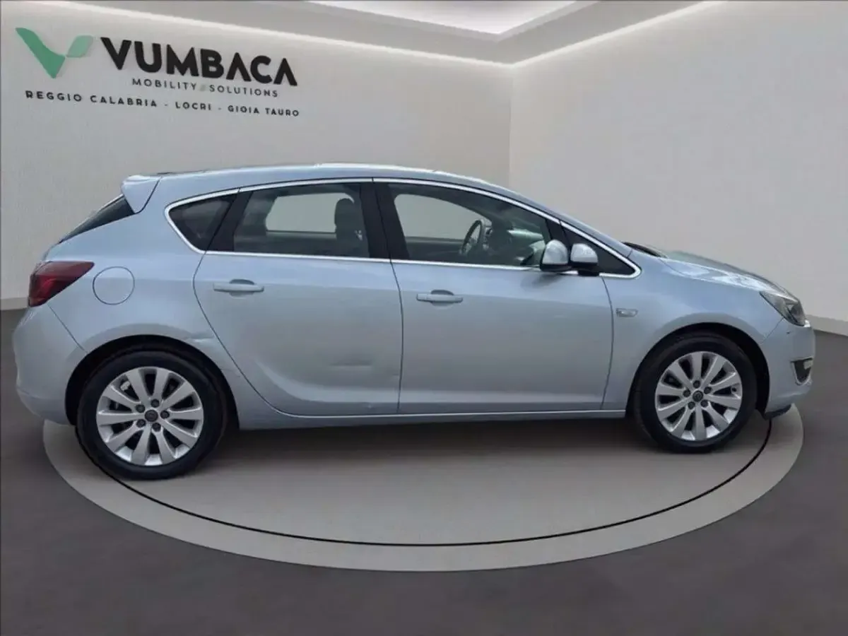 Usata Opel Astra Cosmo 110 CV (80 kW) 2014 Grigio Berlina