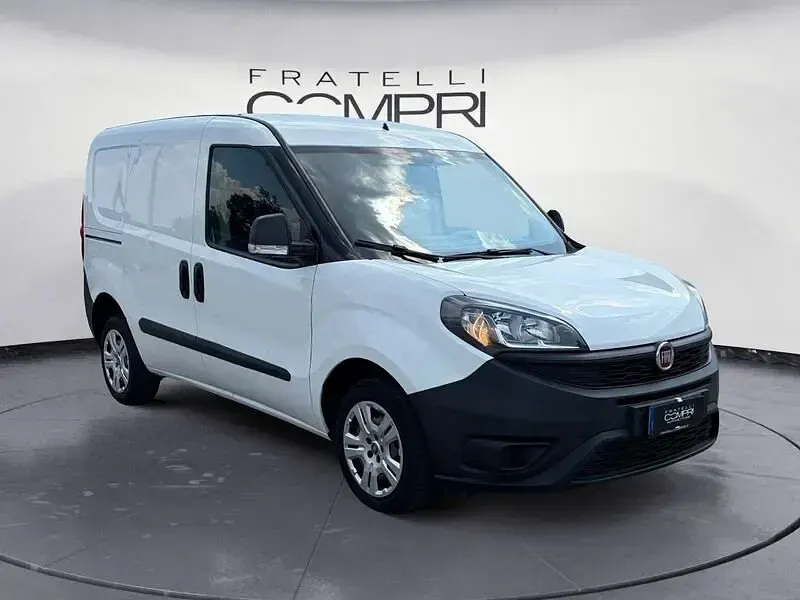 Usata Fiat Doblò Lounge 90 CV (66 kW) 2021 Bianco Monovolume