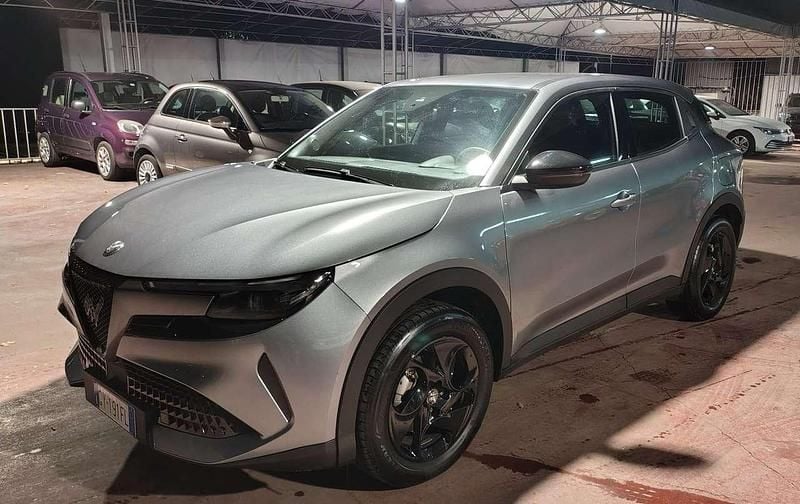 Second-hand Alfa Romeo Junior 136 CP (100 kW) 2025 Gri SUV