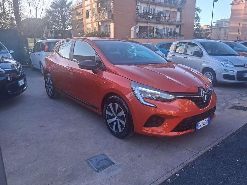 Usata Renault Clio V Life 67 CV (49 kW) 2023 Arancione Berlina