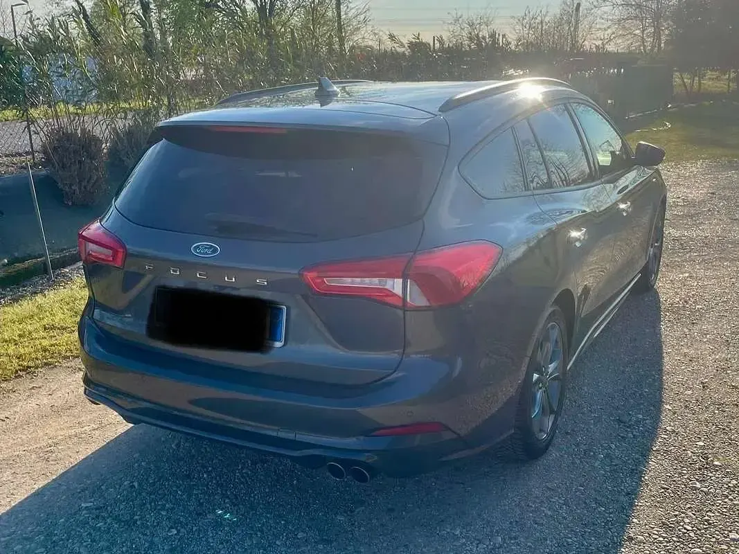 Usata Ford Focus Active 125 CV (91 kW) 2019 Grigio Station wagon