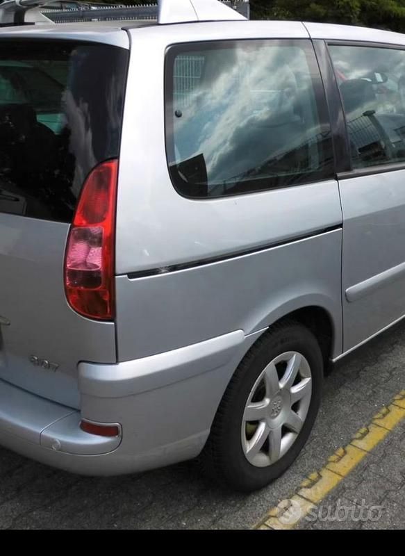 Usata Peugeot 807 107 CV (78 kW) 2005 Furgone
