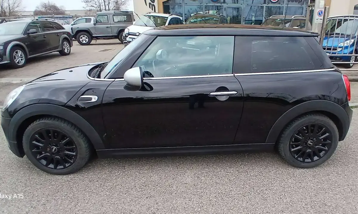 Usata Mini One D 95 CV (69 kW) 2017 Vernice pastello Utilitaria