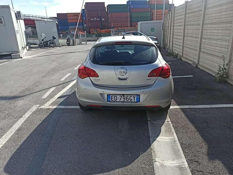 Usata Opel Astra 125 CV (91 kW) 2010 Grigio Berlina