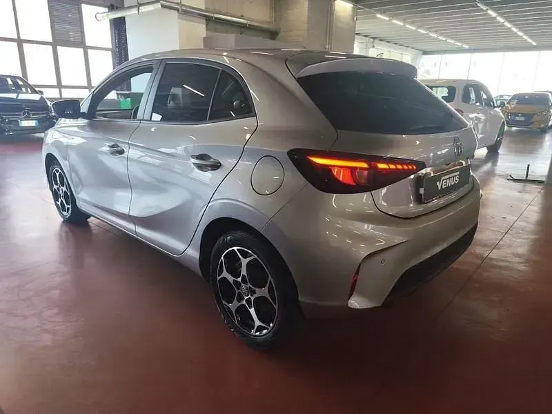 Usata MG MG3 Luxury 194 CV (142 kW) 2024 Argento Utilitaria