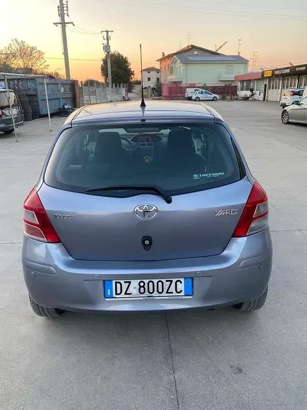 Usata Toyota Yaris Sol 90 CV (66 kW) 2010 Utilitaria