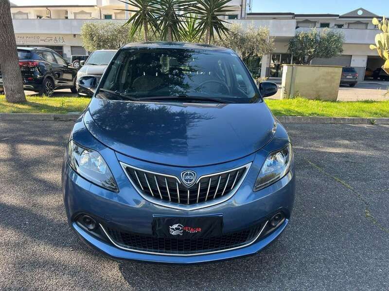 Usata Lancia Ypsilon Silver 69 CV (50 kW) 2022 Blu metallizzato Utilitaria