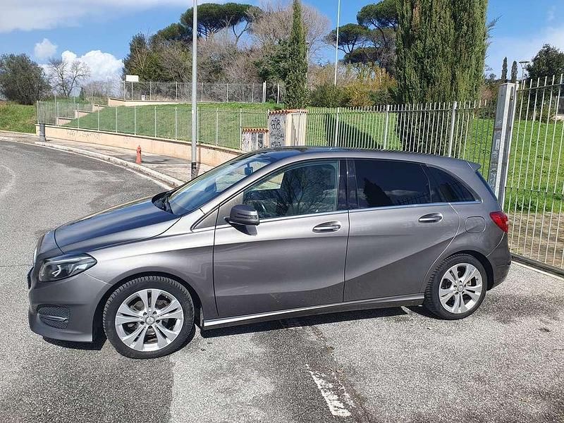 Usata Mercedes B180 Edition 109 CV (80 kW) 2016 Argento Monovolume