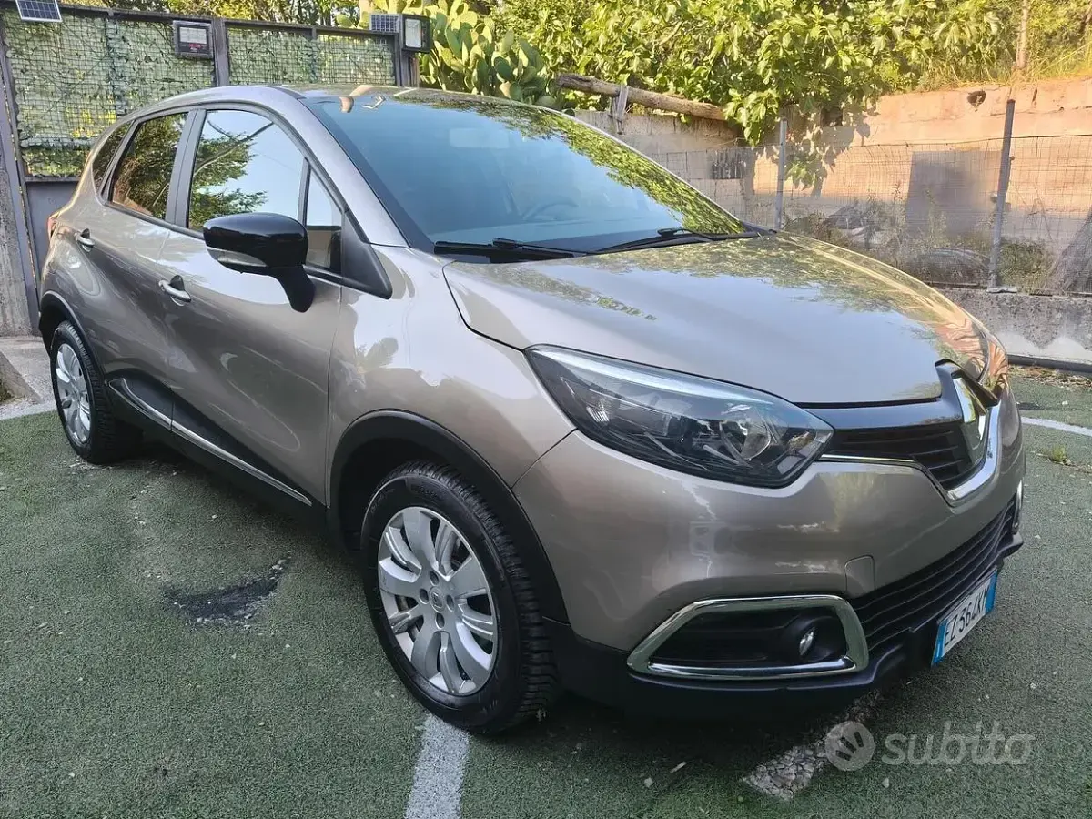 Usata Renault Captur 90 CV (66 kW) 2015 Giallo SUV