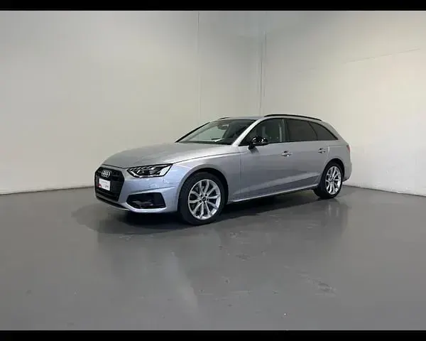 Usata Audi A4 Advanced 163 CV (119 kW) 2023 Argento fioretto metallizzato Station wagon