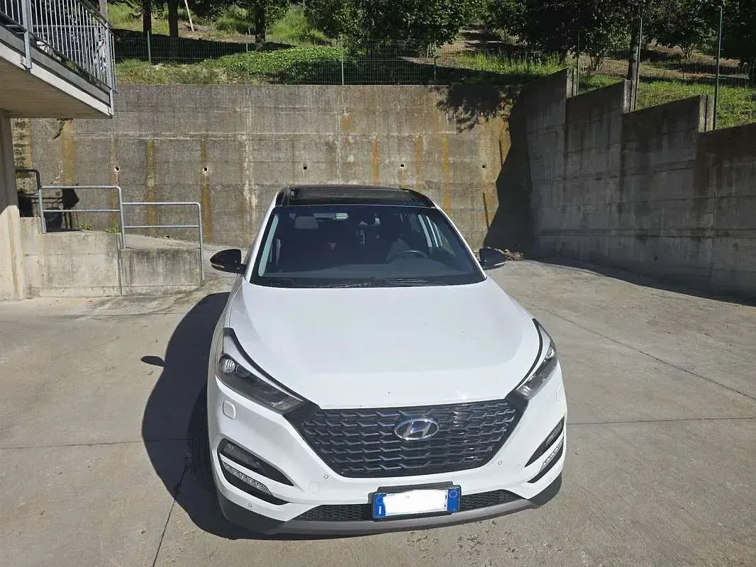 Usata Hyundai Tucson Xpossible 136 CV (100 kW) 2016 Bianco SUV