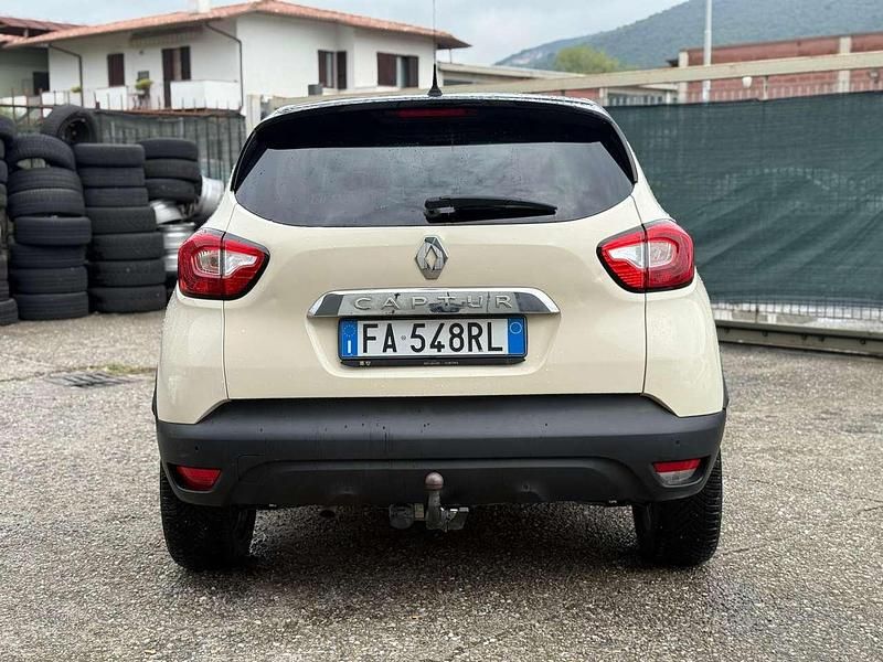 Usata Renault Captur Iconic 90 CV (66 kW) 2015 Giallo SUV