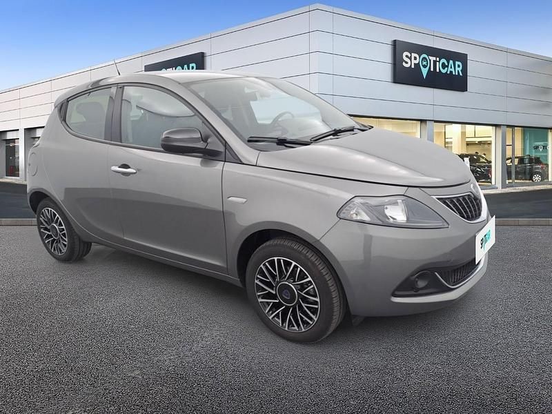 Usata Lancia Ypsilon 69 CV (50 kW) 2024 Grigio Utilitaria