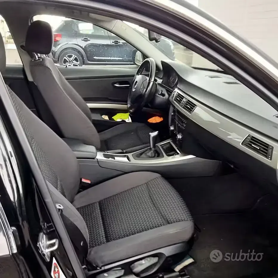 Usata BMW 318 143 CV (105 kW) 2010 Nero Berlina