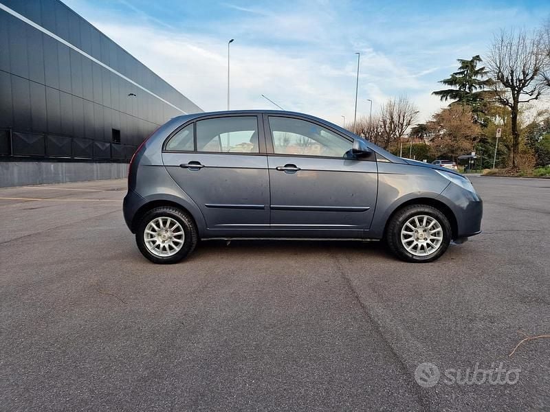 Usata Tata Indica 75 CV (55 kW) 2011 Grigio Berlina