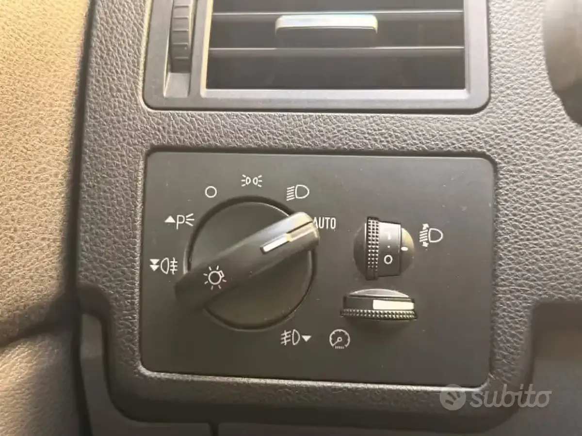 Usata Ford Kuga Titanium 136 CV (100 kW) 2008 Grigio SUV