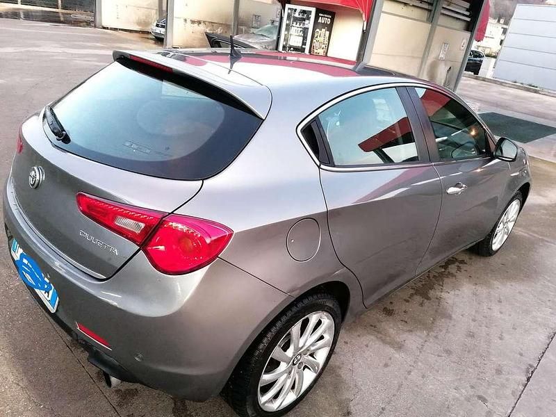 Usata Alfa Romeo Giulietta Exclusive 150 CV (110 kW) 2015 Grigio Utilitaria