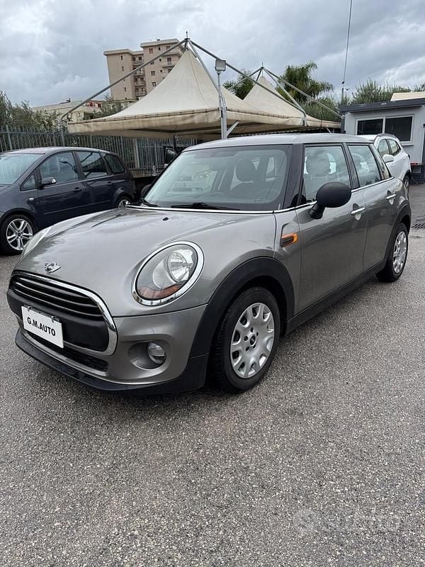 Usata Mini ONE 75 CV (55 kW) 2016 Grigio Utilitaria