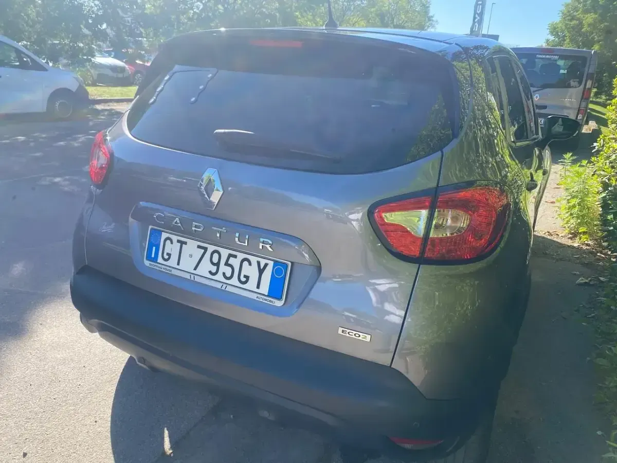 Usata Renault Captur Zen 90 CV (66 kW) 2017 Grigio SUV