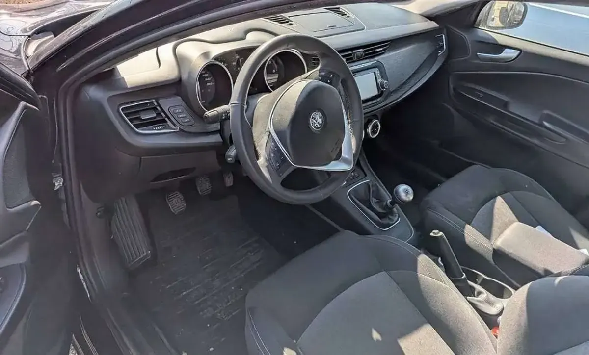 Usata Alfa Romeo Giulietta 120 CV (88 kW) 2018 Other Utilitaria
