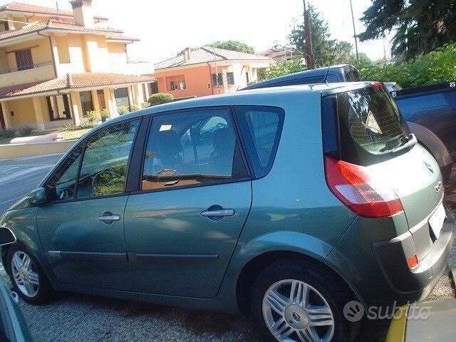 Usata Renault Scénic II 120 CV (88 kW) 2004 Grigio Monovolume