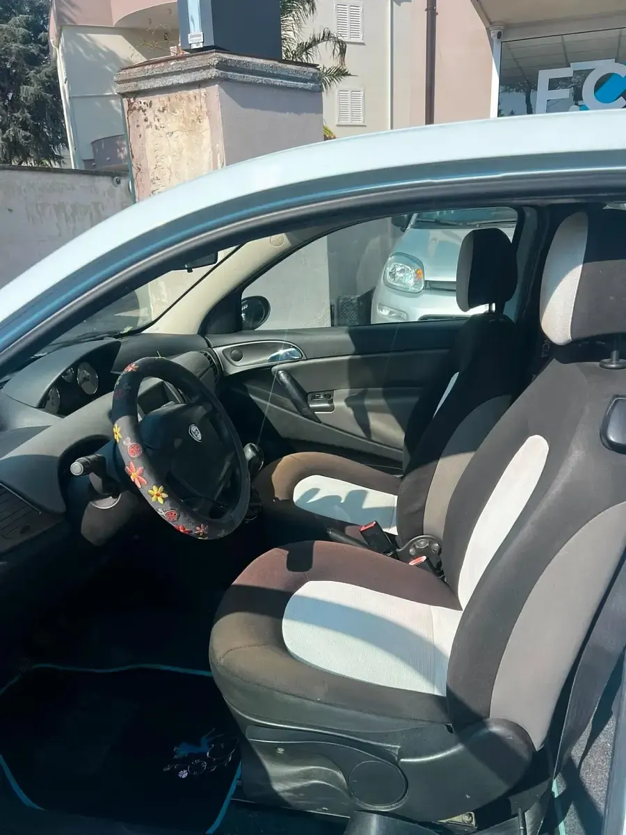 Usata Lancia Ypsilon 69 CV (50 kW) 2005 Blu Utilitaria
