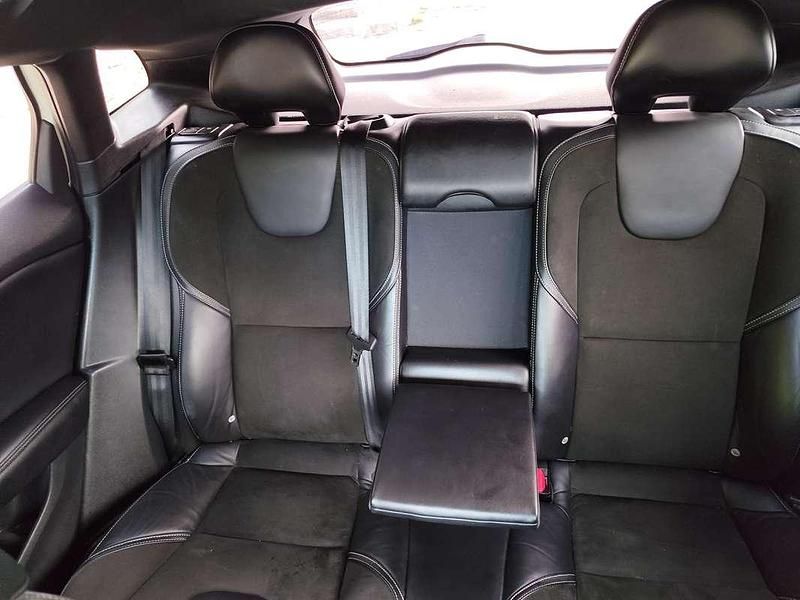 Usata Volvo V40 R-Design 120 CV (88 kW) 2018 Bianco Berlina