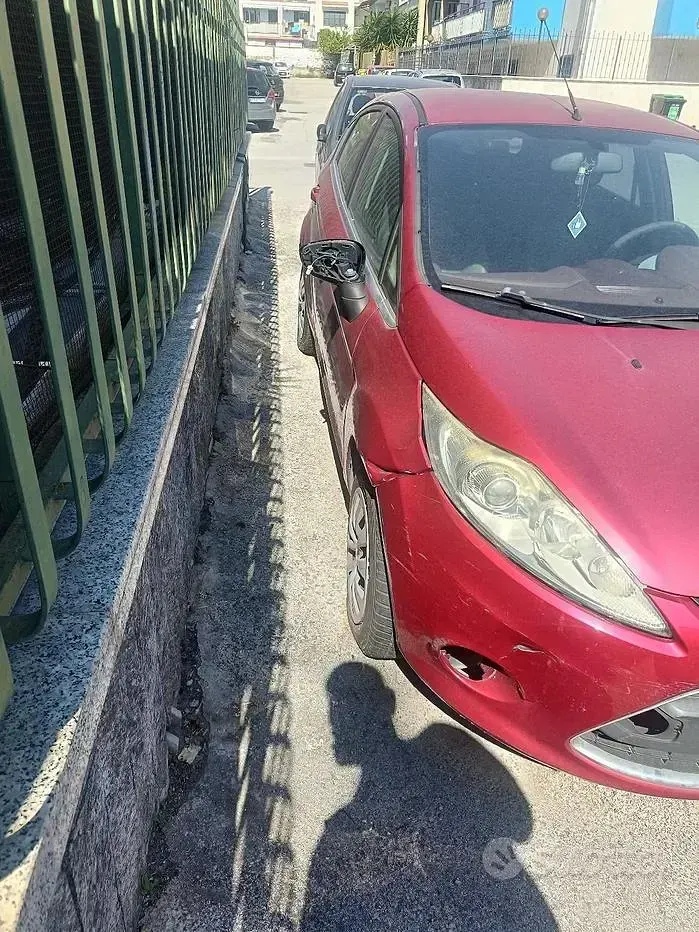 Usata Ford Fiesta 97 CV (71 kW) 2010 Viola Berlina