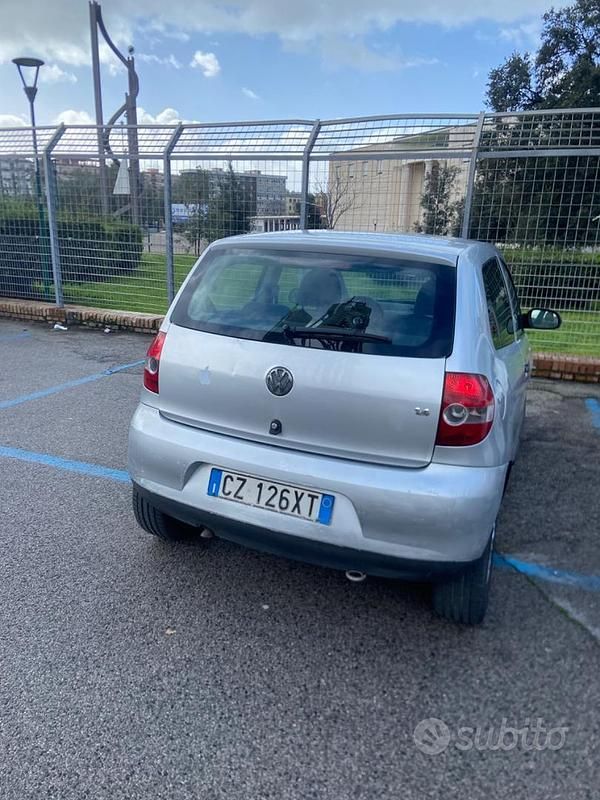 Usata VW Fox 75 CV (55 kW) 2006 Grigio Utilitaria