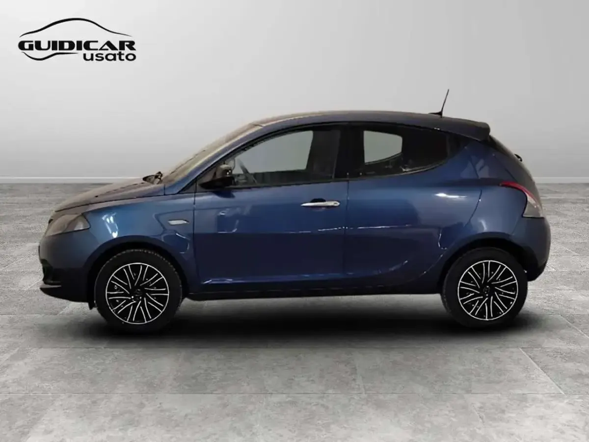 Usata Lancia Ypsilon Gold 69 CV (50 kW) 2022 Blu Utilitaria