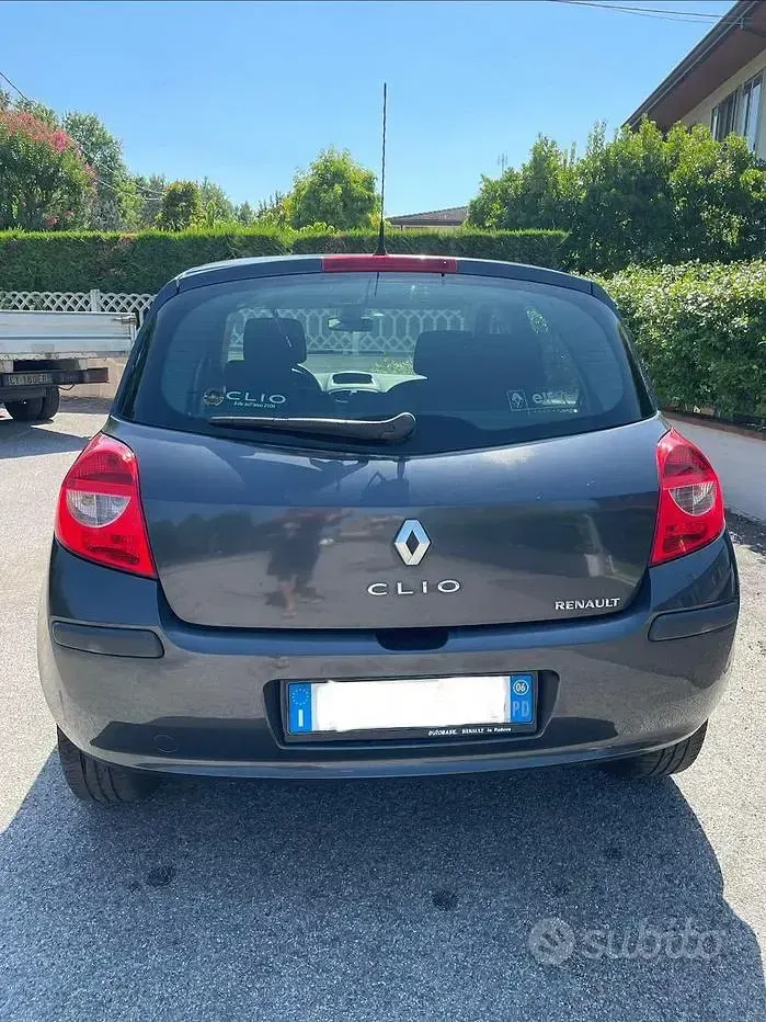 Usata Renault Clio Dynamique 75 CV (55 kW) 2006 Grigio Utilitaria