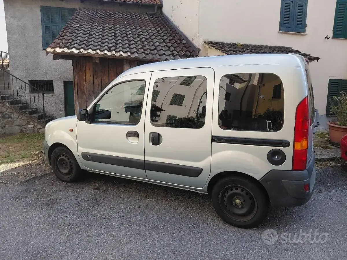 Usata Renault Kangoo 75 CV (55 kW) 2005 Grigio Monovolume
