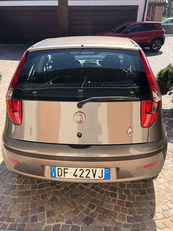 Usata Fiat Punto Dynamic 75 CV (55 kW) 2006 Grigio Utilitaria