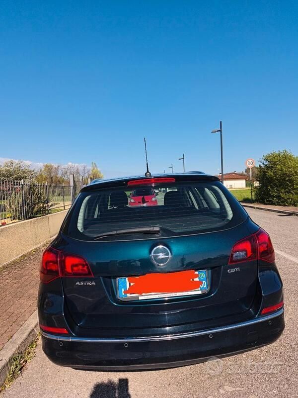 Usata Opel Astra 101 CV (74 kW) 2015 Verde Station wagon