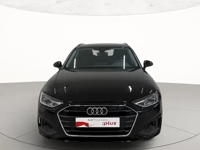 Begagnad Audi A4 Business 163 HK (119 kW) 2024 Svart Kombi
