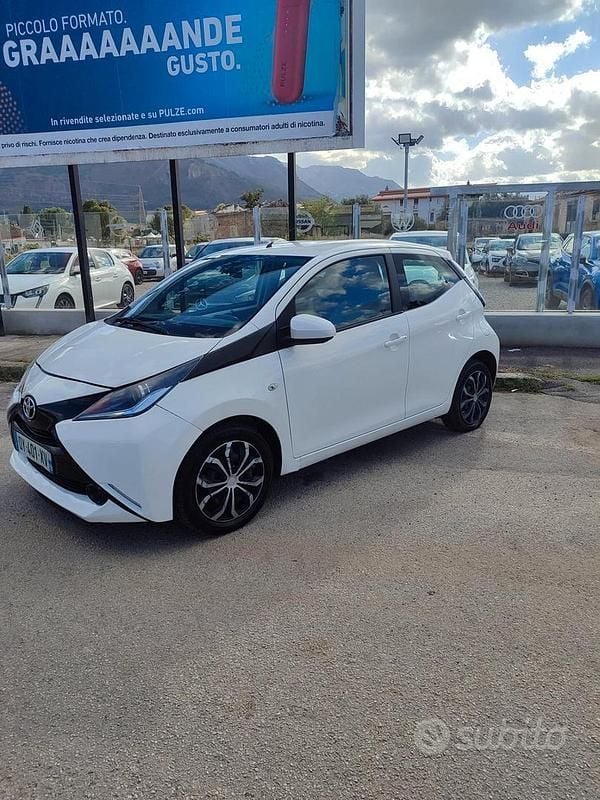 Usata Toyota Aygo X-play 69 CV (50 kW) 2017 Bianco Utilitaria