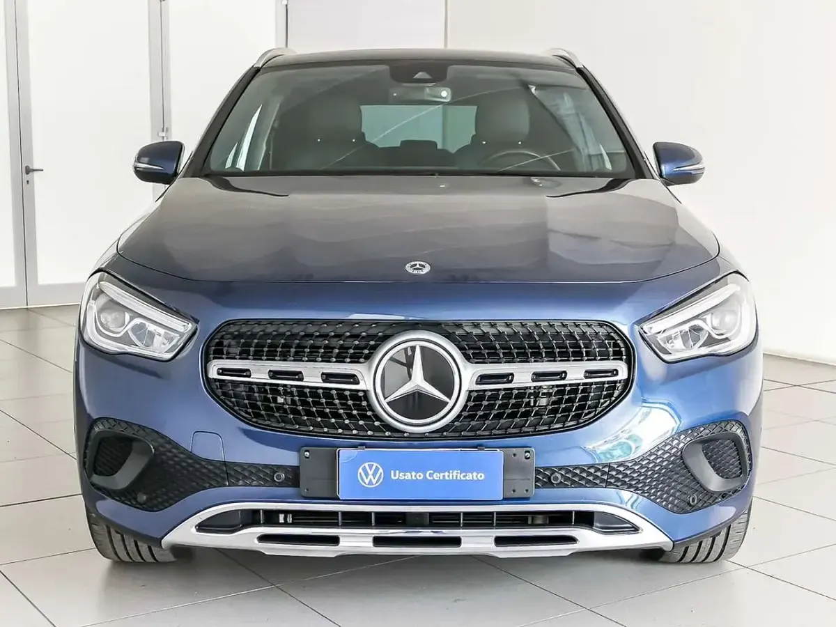 Usata Mercedes GLA180 136 CV (100 kW) 2022 Blu scuro SUV