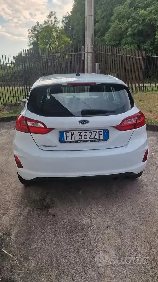 Usata Ford Fiesta Titanium 85 CV (62 kW) 2019 Bianco Utilitaria