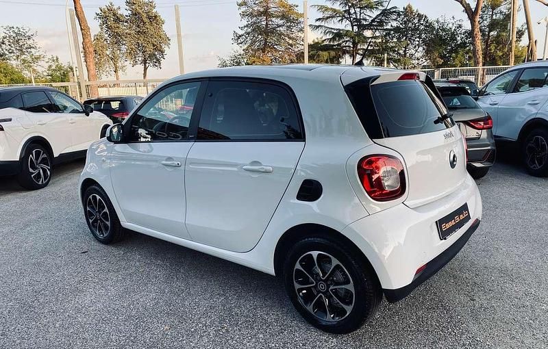 Usata Smart ForFour Passion 71 CV (52 kW) 2016 Tetto panoramico Utilitaria