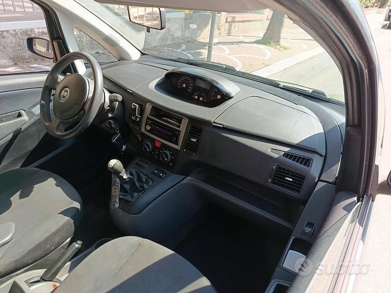 Usata Fiat Idea 95 CV (69 kW) 2006 Grigio Monovolume