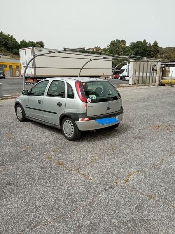 Usata Opel Corsa 75 CV (55 kW) 2002 Grigio Berlina