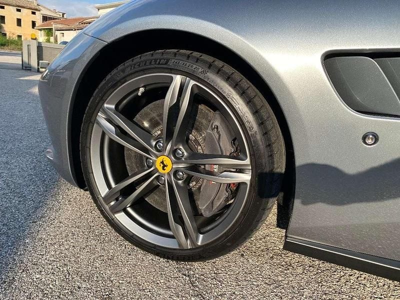 Usata Ferrari GTC4Lusso 689 CV (506 kW) 2019 Grigio Station wagon