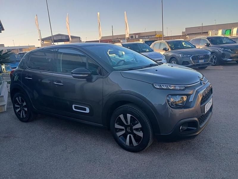 Grigio Usata 2023 Citroën C3 Shine Tre volumi | 15.500 € (Cara) - Immagine 1/4