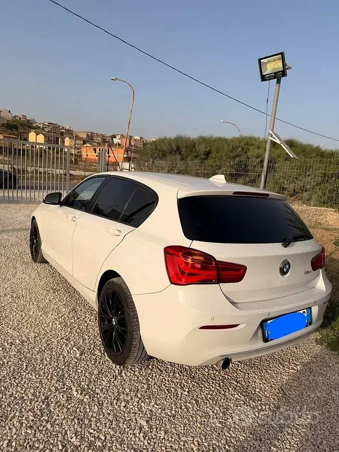Usata BMW 118 Sport Line 150 CV (110 kW) 2015 Bianco Utilitaria